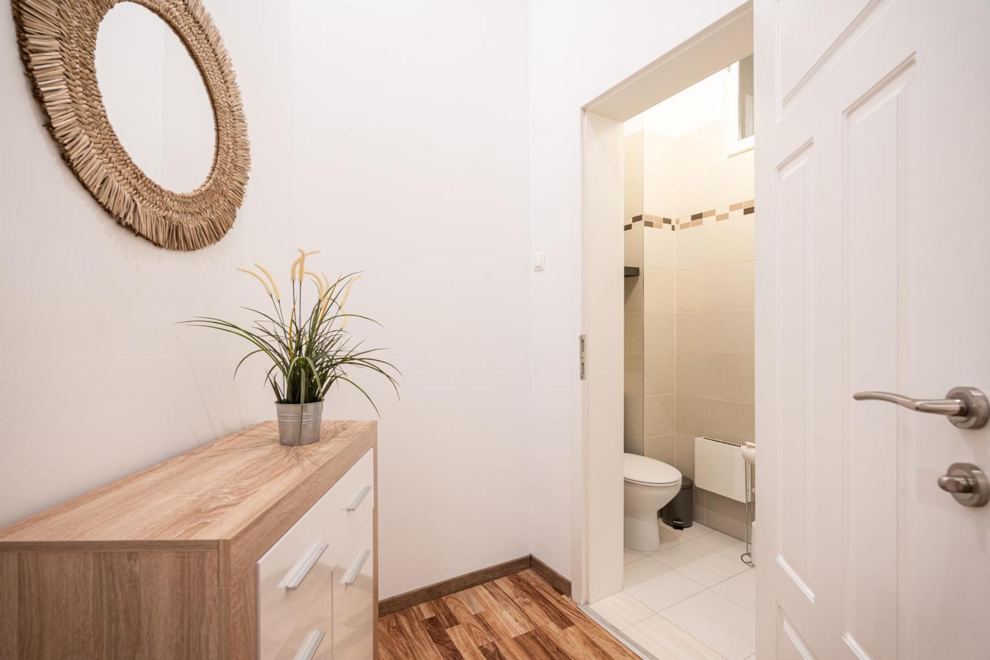 Evergreen Downtown Apartment