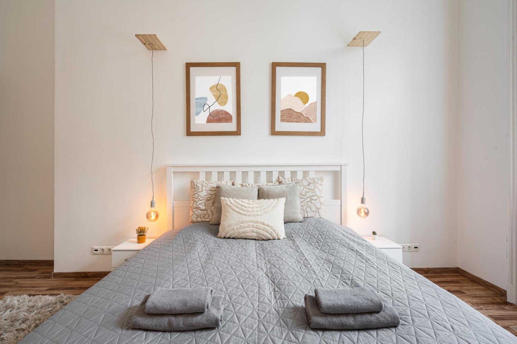 Evergreen Downtown Apartment *