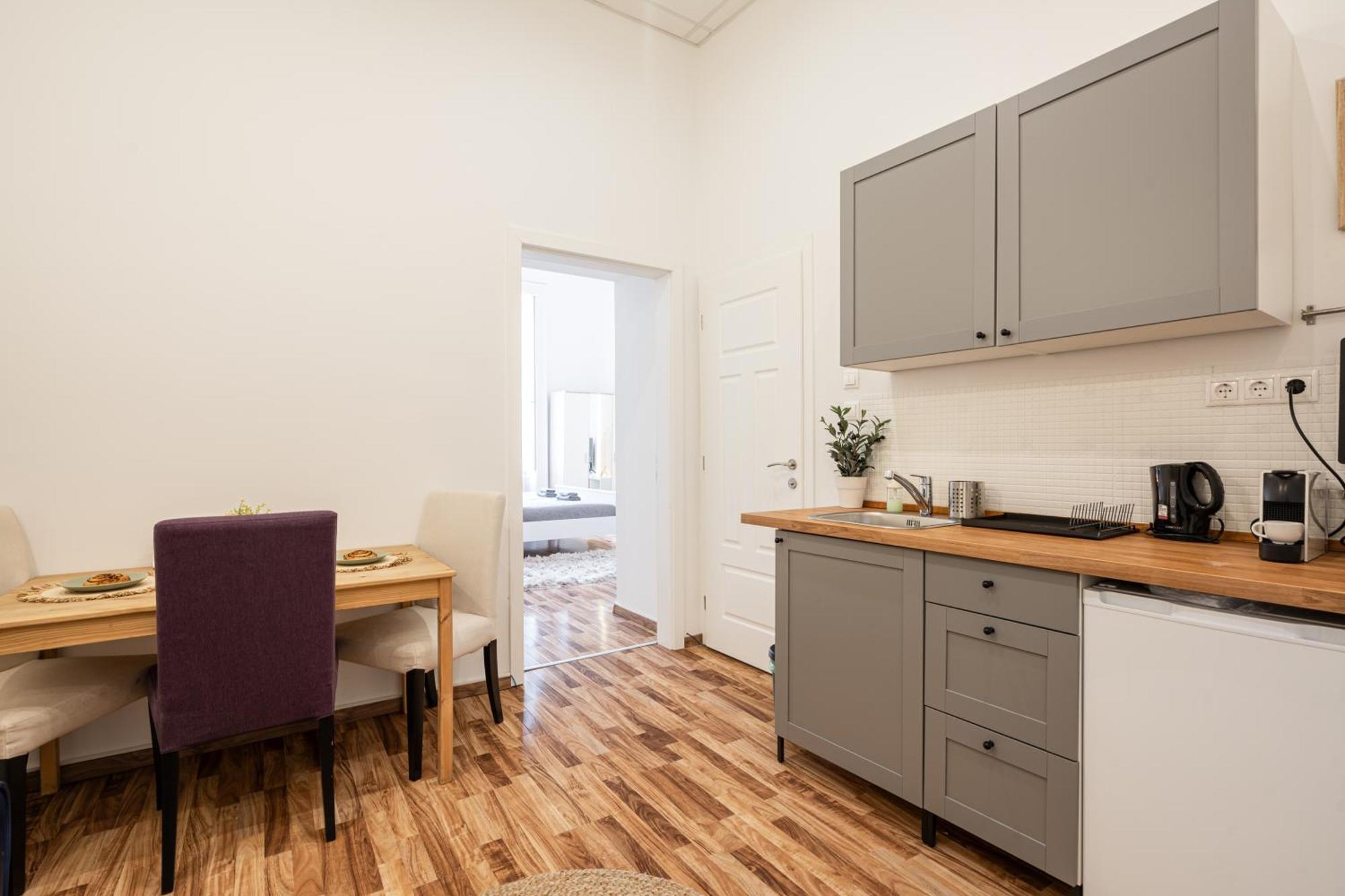 Evergreen Downtown Apartment *